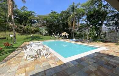 Imagem: A casa em condomínio possui 5 Dormitórios, 5 Banheiros, 5