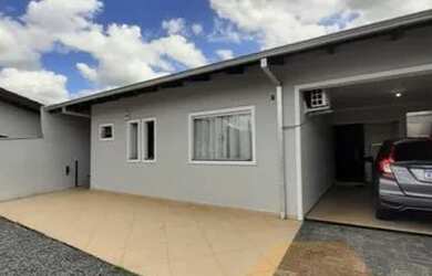 Imagem: A casa possui 2 Dormitórios, 1 Banheiro, 3 Vagas na garagem