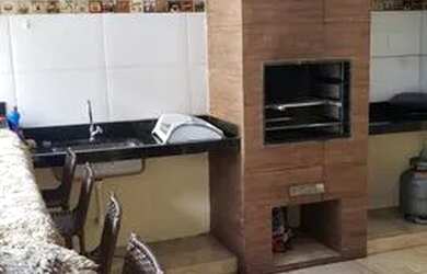 Imagem: A casa possui 3 Dormitórios, 3 Banheiros, 3 Vagas na garagem