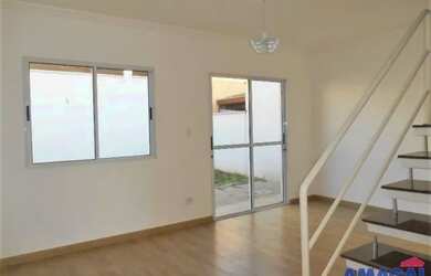 Imagem: A casa possui 2 Dormitórios, 2 Banheiros, 2 Vagas na garagem