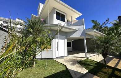 Imagem: A casa possui 3 Dormitórios, 4 Banheiros, 4 Vagas na garagem