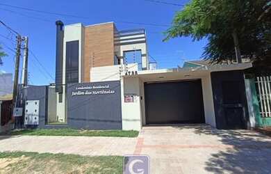 Imagem: A casa possui 3 Dormitórios, 3 Banheiros, 2 Vagas na garagem