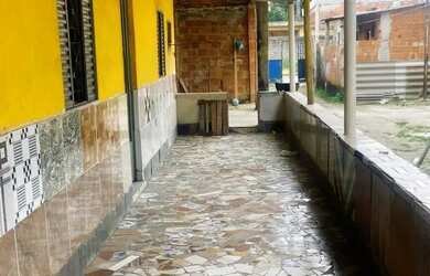 Imagem: A casa possui 2 Dormitórios, 1 Banheiro, 1 Vaga na garagem