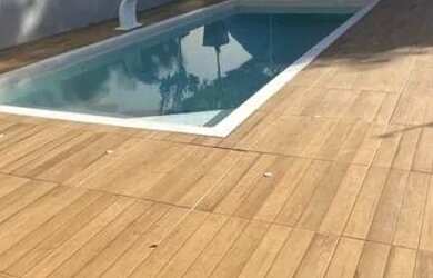 Imagem: A casa possui 3 Dormitórios, 3 Banheiros, 2 Vagas na garagem