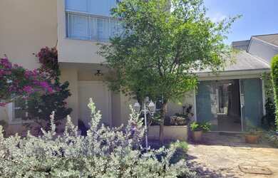 Imagem: A casa em condomínio possui 3 Dormitórios, 1 Banheiro, 1 Vaga