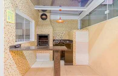 Imagem: A casa em condomínio possui 3 Dormitórios, 1 Banheiro, 1 Vaga