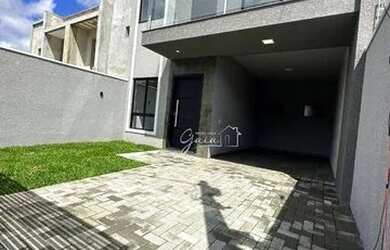 Imagem: A casa possui 3 Dormitórios, 2 Banheiros, 2 Vagas na garagem