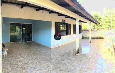 Imagem: A casa possui 4 Dormitórios, 1 Banheiro, 2 Vagas na garagem