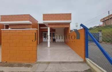 Imagem: A casa possui 2 Dormitórios, 1 Banheiro, 2 Vagas na garagem