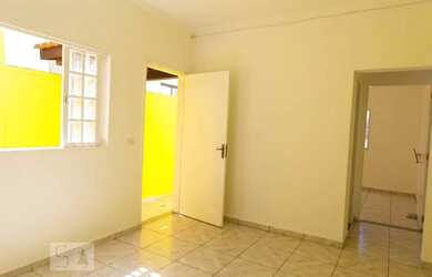 Imagem: A casa possui 3 Dormitórios, 2 Banheiros, 1 Vaga na garagem