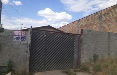 Imagem: A casa possui 3 Dormitórios, 1 Banheiro, 1 Vaga na garagem