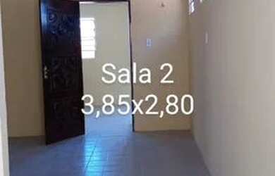 Imagem: A casa possui 3 Dormitórios, 2 Banheiros, 1 Vaga na garagem