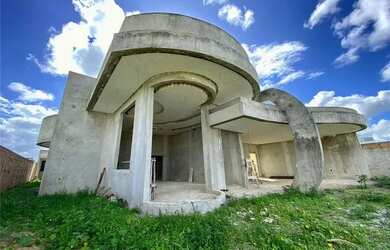 Imagem: A casa em condomínio possui 3 Dormitórios, 5 Banheiros e 380m²