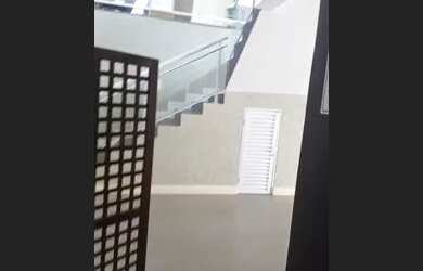 Imagem: A casa possui 2 Dormitórios, 2 Banheiros, 200m² de Área e