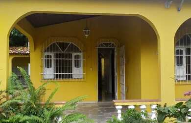 Imagem: A casa possui 2 Dormitórios, 2 Banheiros, 4 Vagas na garagem