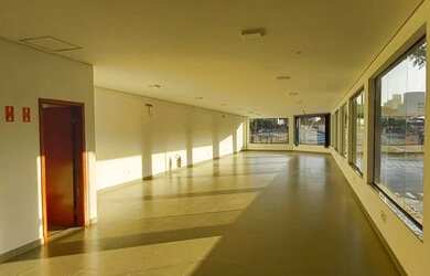 Imagem 11: Salão comercial de esquina, em avenida de grande fluxo, para locação...