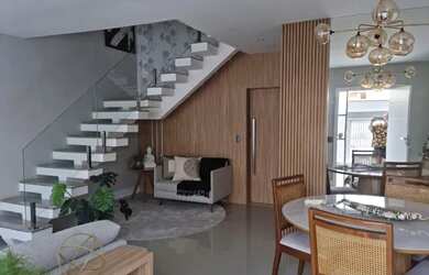 Imagem: A casa em condomínio possui 4 Dormitórios, 5 Banheiros, 3