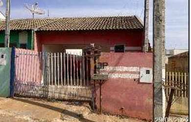 Imagem: A casa possui 2 Dormitórios, 1 Banheiro, 1 Vaga na garagem