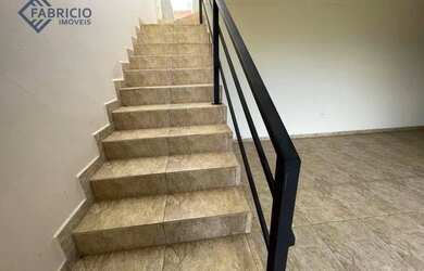 Imagem: A casa possui 3 Dormitórios, 1 Banheiro, 3 Vagas na garagem