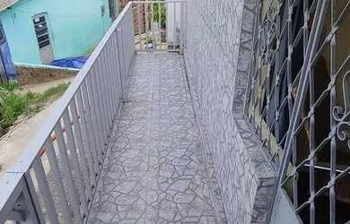 Imagem: A casa possui 3 Dormitórios, 1 Banheiro e está localizado