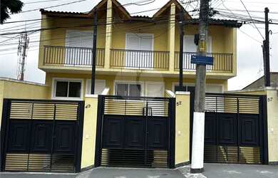 Imagem: A casa possui 3 Dormitórios, 3 Banheiros, 5 Vagas na garagem