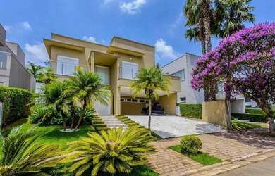 Imagem: A casa em condomínio possui 5 Dormitórios, 2 Banheiros, 3