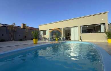 Imagem: Casa na faixa mar, com piscina em Matinhos