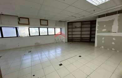 Imagem: O depósito possui 2 Vagas na garagem e 100m² de Área e está