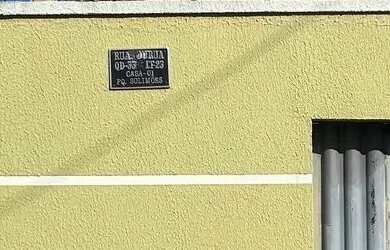 Imagem: A casa possui 2 Dormitórios, 1 Banheiro e está localizado