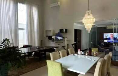 Imagem: A casa em condomínio possui 4 Dormitórios, 5 Banheiros, 4