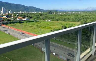 Imagem 2: Apartamento quadra mar com 3 suítes e 3 vagas de garagem - Meia Praia/SC