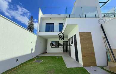 Imagem: A casa possui 4 Dormitórios, 4 Banheiros, 2 Vagas na garagem