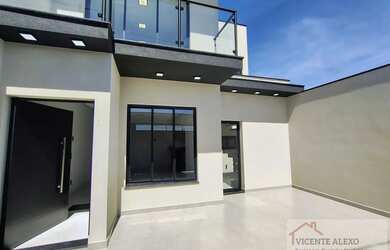 Imagem: A casa possui 4 Dormitórios, 3 Banheiros, 2 Vagas na garagem