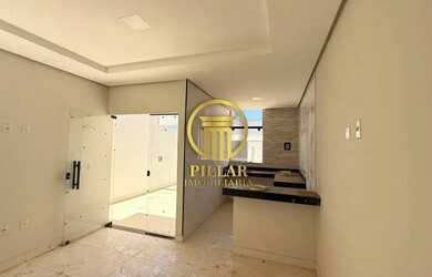 Imagem: A casa possui 3 Dormitórios, 2 Banheiros, 1 Vaga na garagem