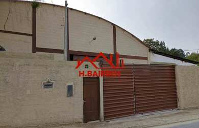 Imagem: O depósito para alugar possui 4 Vagas na garagem e 650m² de