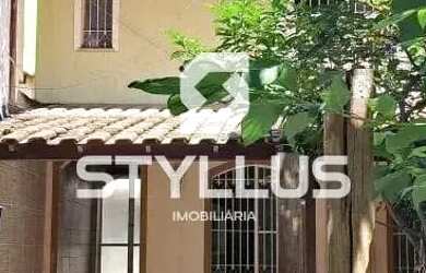 Imagem: A casa possui 3 Dormitórios, 3 Banheiros, 4 Vagas na garagem