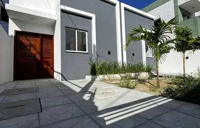 Imagem: A casa possui 3 Dormitórios, 1 Banheiro, 1 Vaga na garagem