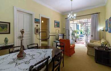 Imagem: A casa possui 5 Dormitórios, 5 Banheiros, 5 Vagas na garagem