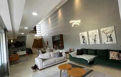 Imagem: A casa possui 5 Dormitórios, 5 Banheiros, 4 Vagas na garagem