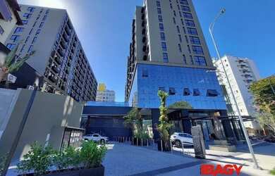 Imagem: O studio possui 1 Dormitório, 1 Banheiro, 1 Vaga na garagem