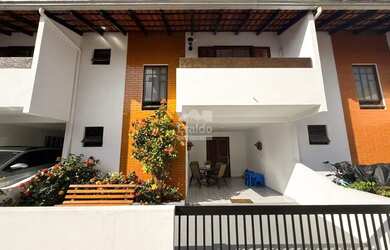 Imagem: A casa possui 3 Dormitórios, 2 Banheiros, 1 Vaga na garagem