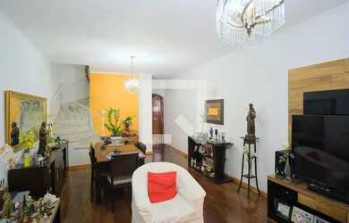 Imagem: A casa possui 3 Dormitórios, 4 Banheiros, 1 Vaga na garagem