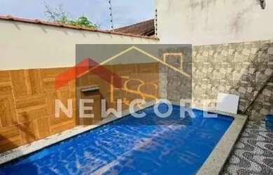 Imagem: A casa possui 2 Dormitórios, 1 Banheiro, 2 Vagas na garagem