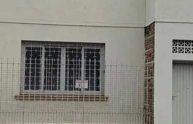 Imagem: A casa possui 3 Dormitórios, 3 Banheiros, 1 Vaga na garagem