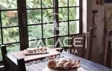 Imagem: A casa possui 2 Dormitórios, 2 Banheiros, 5 Vagas na garagem