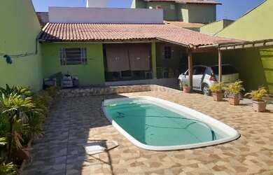 Imagem: A casa possui 1 Dormitório, 1 Banheiro, 3 Vagas na garagem