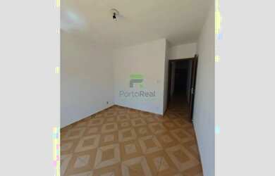 Imagem: A casa possui 3 Dormitórios, 1 Banheiro, 2 Vagas na garagem