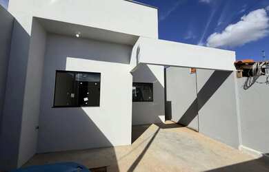 Imagem: A casa possui 2 Dormitórios, 2 Banheiros, 1 Vaga na garagem