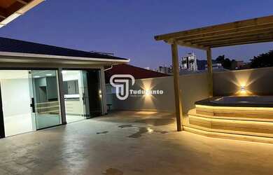 Imagem: A casa possui 3 Dormitórios, 1 Banheiro, 2 Vagas na garagem