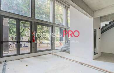 Imagem: O depósito possui 4 Vagas na garagem, 507m² de Área e está